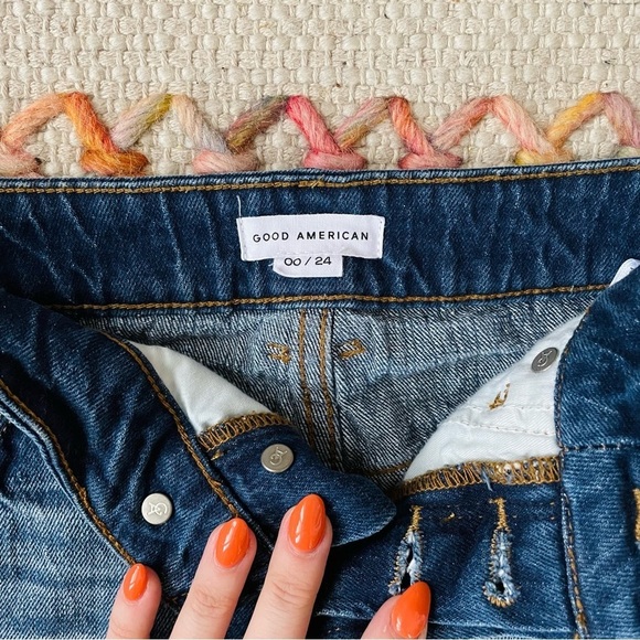 Good American Bombshell Jean Shorts - Picture 5 of 11